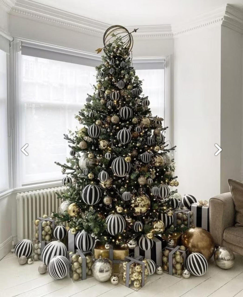 Árvore de Natal Decorada Bolas Listradas