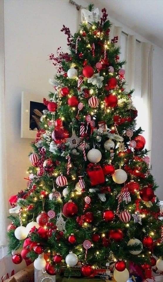 Árvore de Natal Decorada Premium